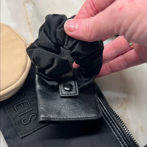 BEIS The sport wristlet set - Picture 9 of 10